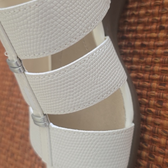 EAST 5TH BRAND WOMENS WHITE DRESSY SUMMERTIME SANDALS SIZE 7.5 MEDIUM - Picture 10 of 16